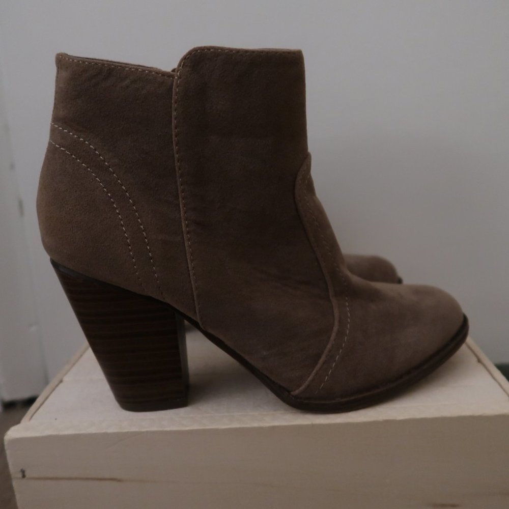 Brekelle Faux Suede Taupe/Tan Ankle Boots